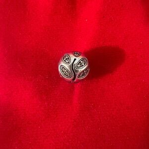 Pandora Silver sparkling leaf clip